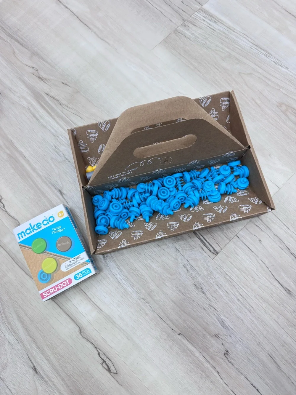 Makedo scru-dot plastic connectors make believe building toys homeschool